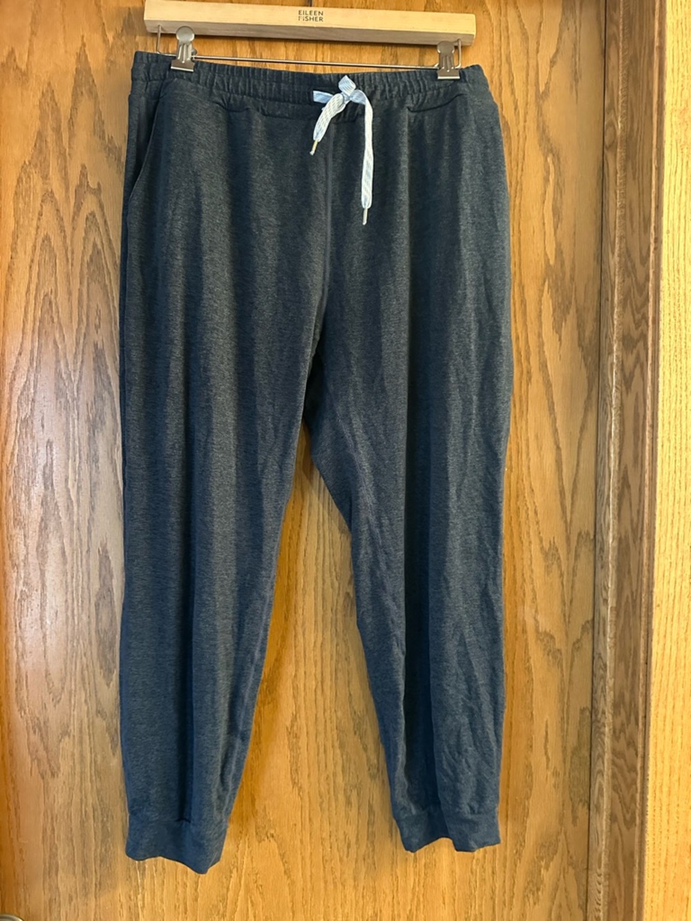 Vuori Dark Gray performance joggers - Picture 3 of 4